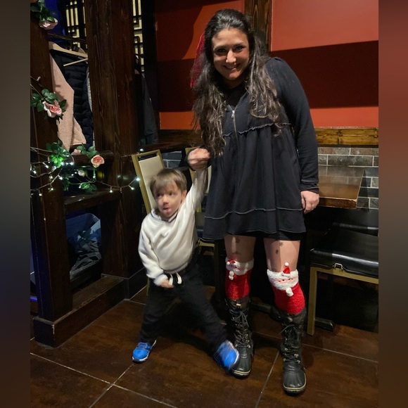 Meet, Elle POSH AMBASSADOR - Picture 1 of 9